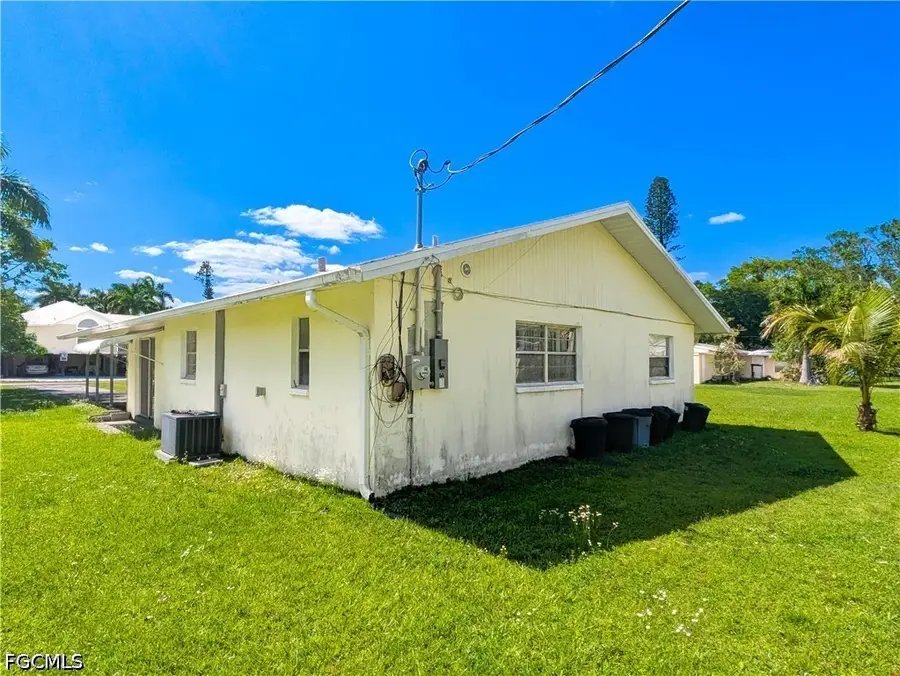 317 Montgomery Avenue, Fort Myers, FL 33905 - #3