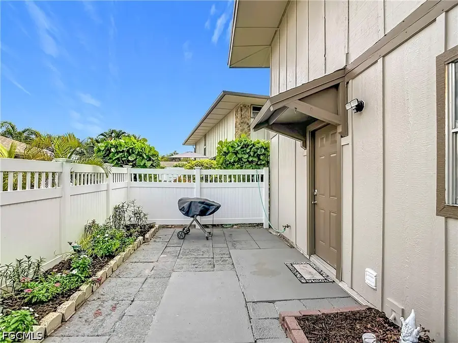 4293 Island Circle #4, Fort Myers, FL 33919 - #3