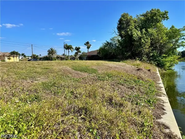 16 SE 8th Place, Cape Coral, FL 33990