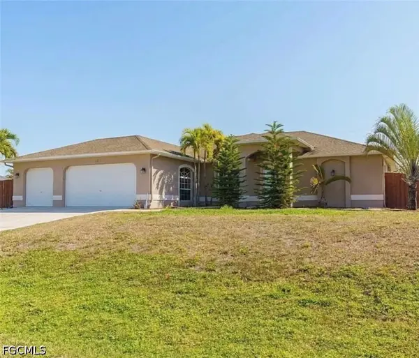 1031 NE 2nd Place, Cape Coral, FL 33909