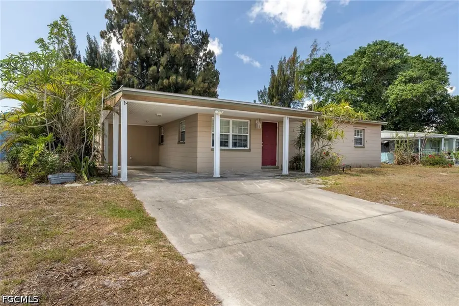 915 Hibiscus Lane, North Fort Myers, FL 33903 - #2