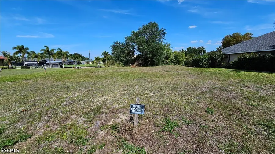 421 SE 10th Avenue, Cape Coral, FL 33990 - #3