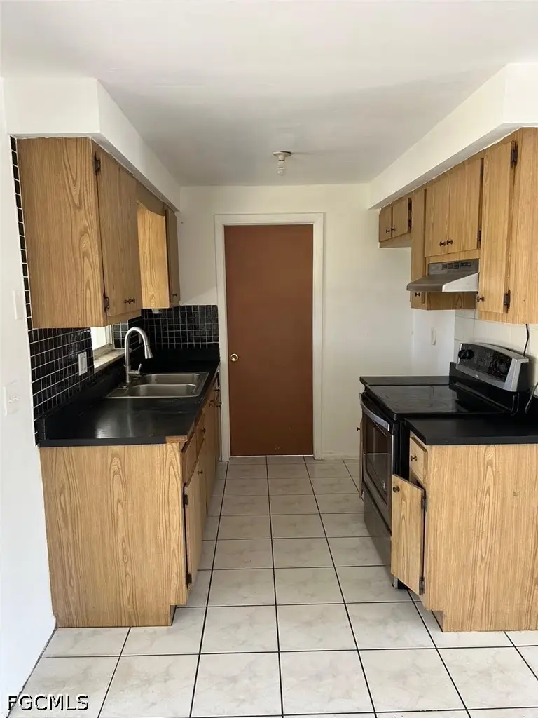 2571 Parkway Street, Fort Myers, FL 33901 - #2