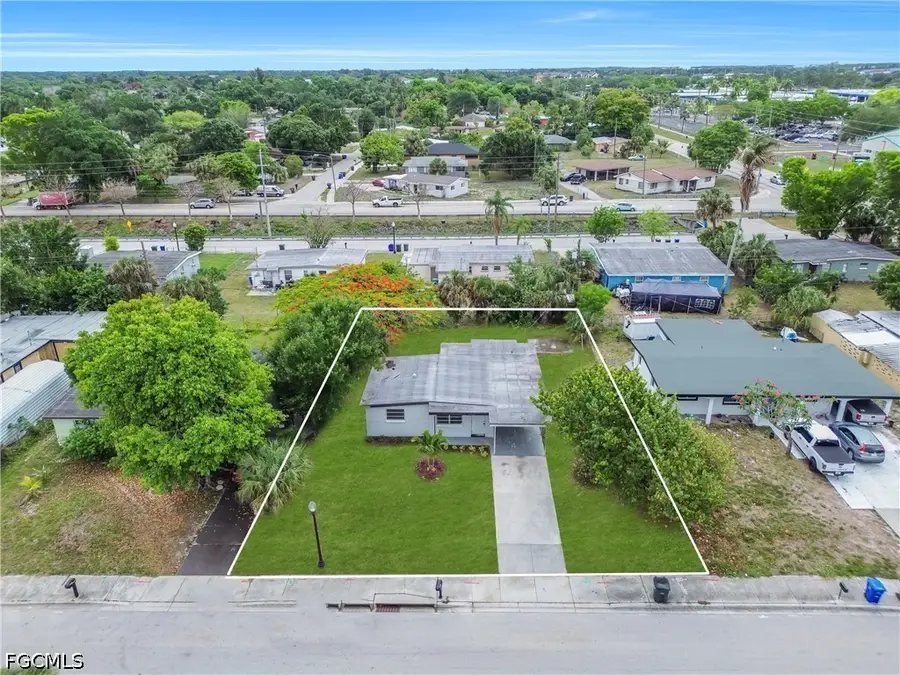 1527 Gardenia Avenue, Fort Myers, FL 33916 - #3
