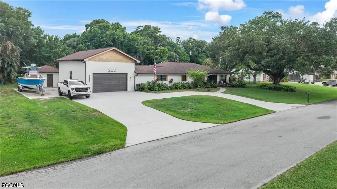 202 Ridgewood Avenue, Clewiston, FL 33440 - #1