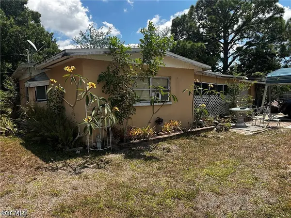 376 Kingston Drive E, Fort Myers, FL 33905