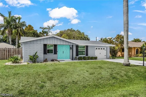 776 Entrada Drive S, Fort Myers, FL 33919