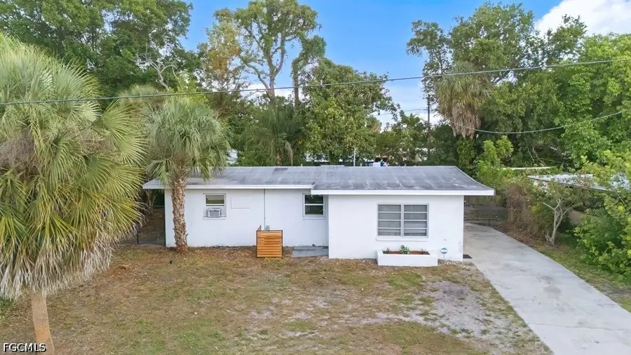 912 Hibiscus Lane, North Fort Myers, FL 33903 - #2