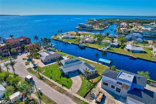 250 Bangsberg Road Se, Port Charlotte, FL 33952