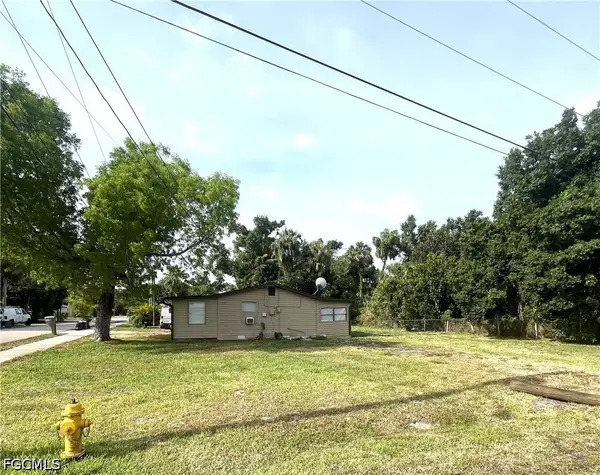 1748 Woodward Avenue, North Fort Myers, FL 33903