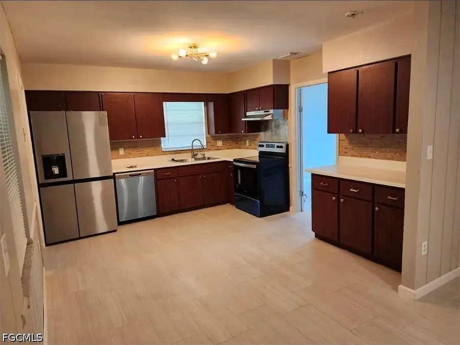 111 E Sugarland Circle, Clewiston, FL 33440 - #2