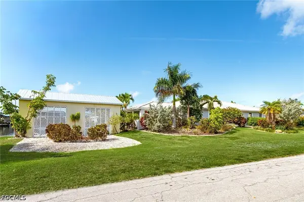 2805 8th Avenue, St James City, FL 33956