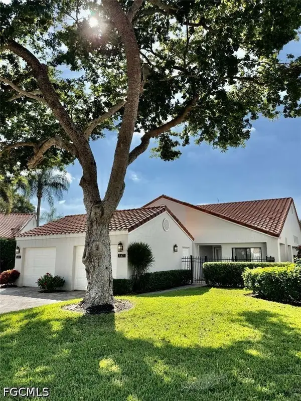 547 Beachwalk Circle, Naples, FL 34108