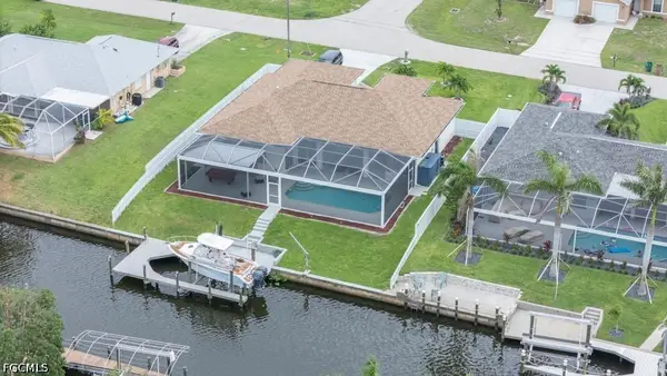 946 SE 23rd Place, Cape Coral, FL 33990