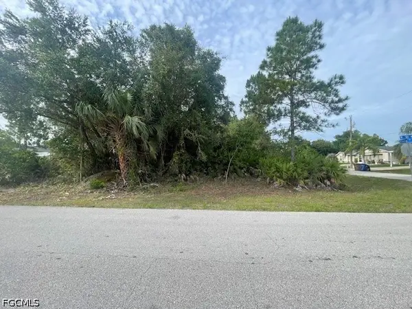 806 Zona Avenue N, Lehigh Acres, FL 33971