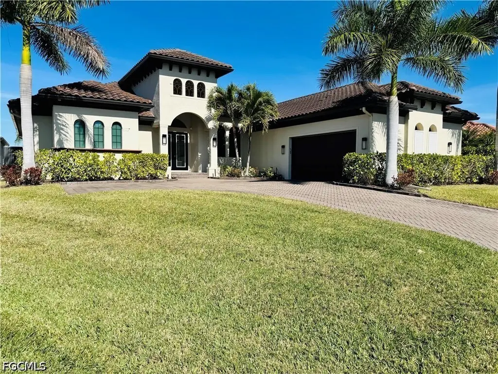 8533 S Lake Circle, Fort Myers, FL 33908 - #1