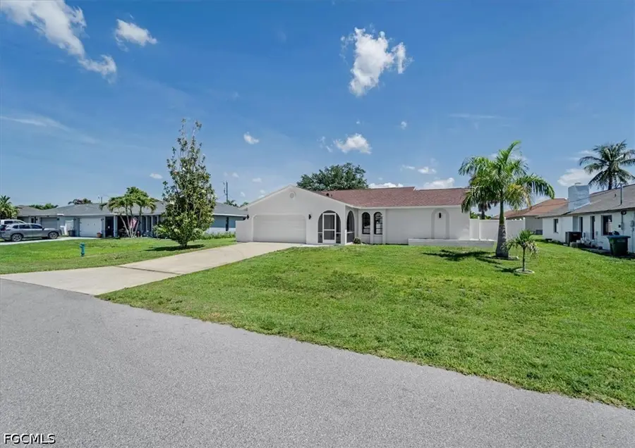 623 SE 31st Lane, Cape Coral, FL 33904 - #2