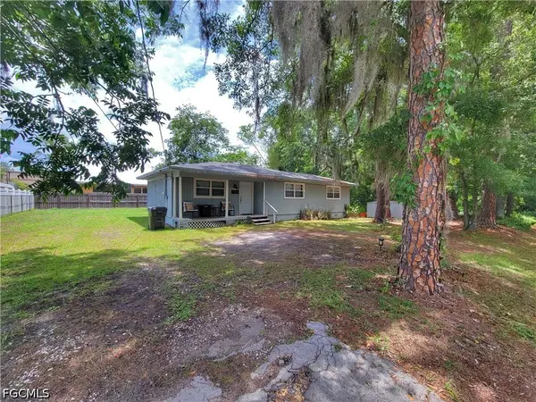 2524 NE 5th Place, Gainesville, FL 32641