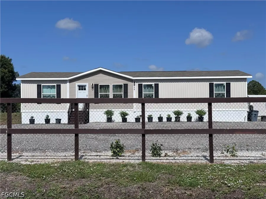 220 N Zambria Street, Clewiston, FL 33440 - #3