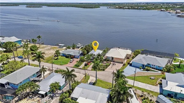2498 Bayshore Drive, Matlacha, FL 33993