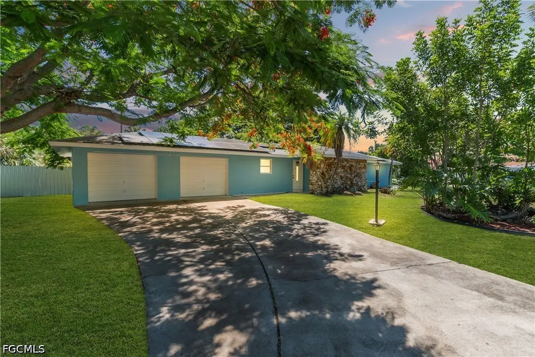 139 E Lake Drive, Lehigh Acres, FL 33936 - #1