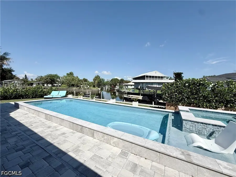 122 E North Shore Avenue, North Fort Myers, FL 33917 - #2