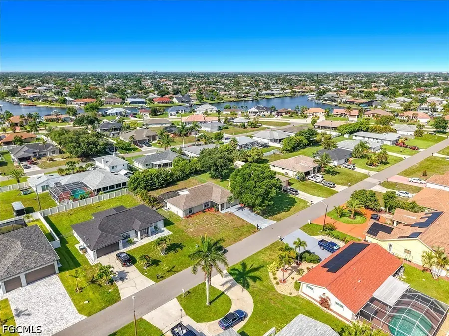 528 SE 27th Street, Cape Coral, FL 33904 - #2