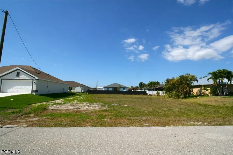 121 NW 9th Terrace, Cape Coral, FL 33993 - #3
