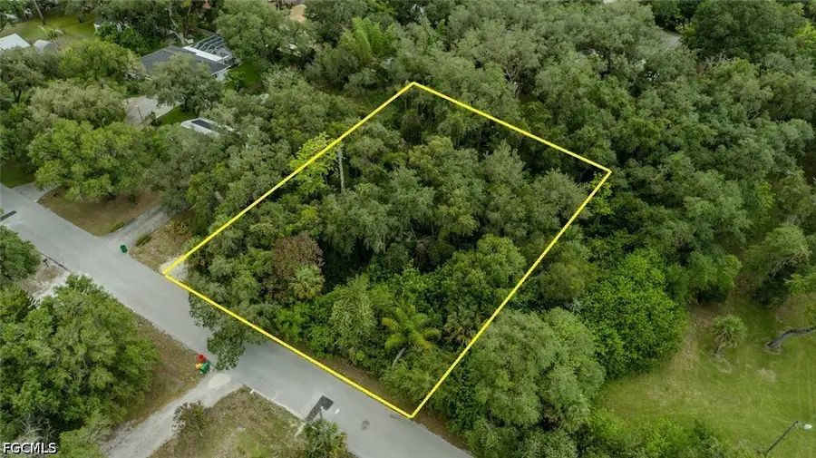 543 E Hickpochee Avenue, Labelle, FL 33935 - #2