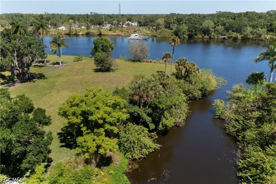233 De Soto Avenue, Labelle, FL 33935 - #1