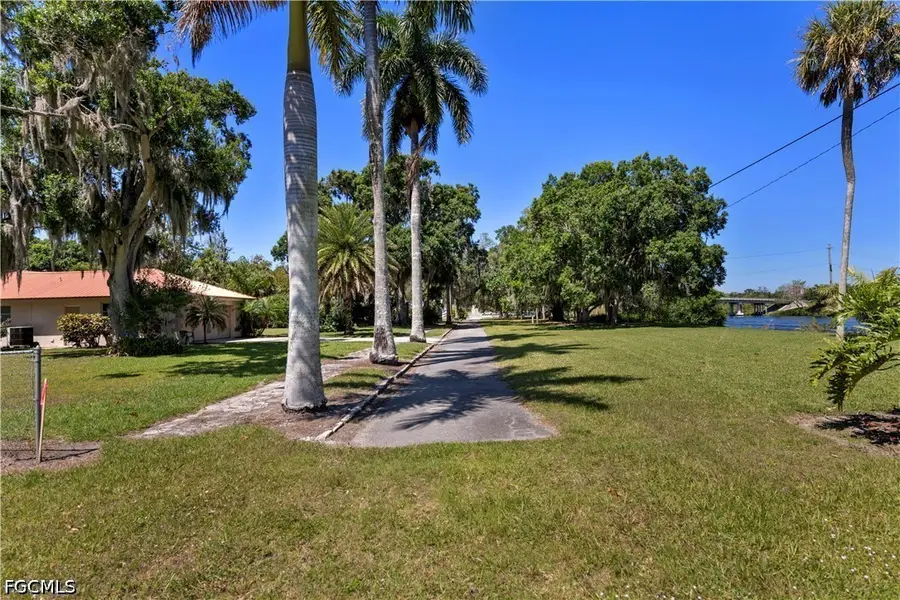 233 De Soto Avenue, Labelle, FL 33935 - #3