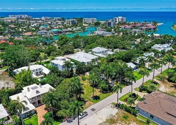 400 Wedge Drive, Naples, FL 34103