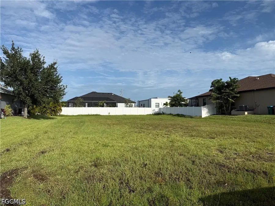 118 SW 37th Avenue, Cape Coral, FL 33991 - #2