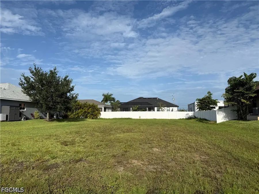118 SW 37th Avenue, Cape Coral, FL 33991 - #3
