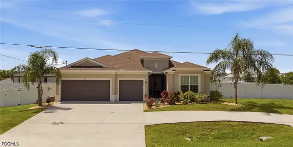 1262 N Gator Circle, Cape Coral, FL 33909