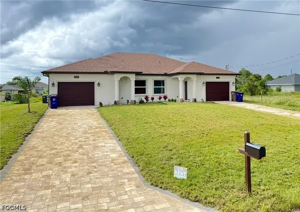 1520/1522 Gretchen Avenue S, Lehigh Acres, FL 33973