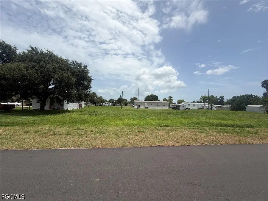 785 Railroad Avenue Nw, Moore Haven, FL 33471 - #2