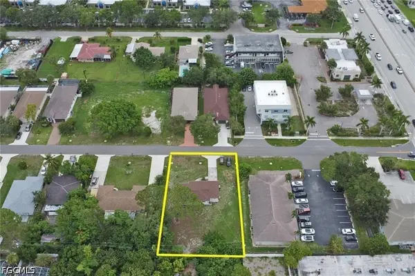 870 109th Avenue N, Naples, FL 34108