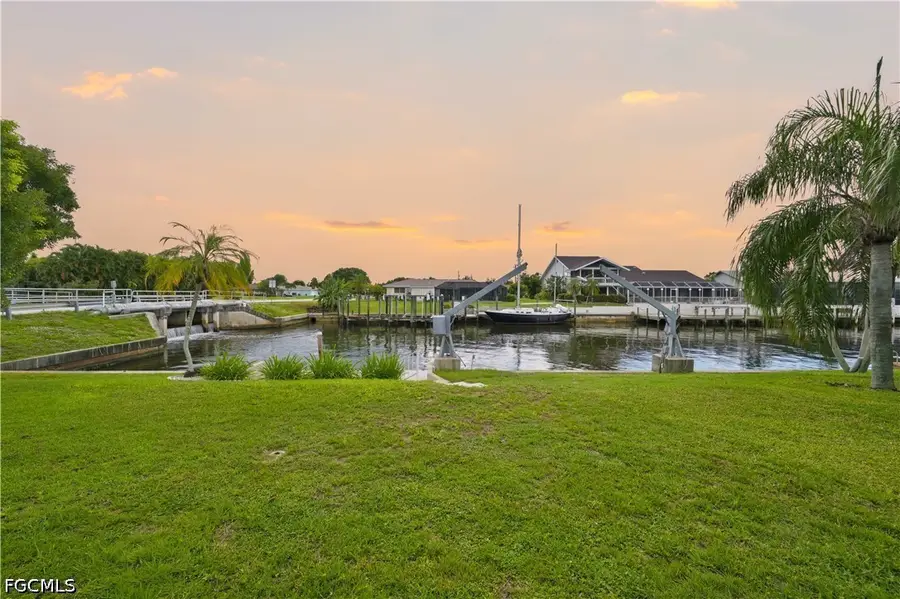 903 SE 20th Court, Cape Coral, FL 33990 - #3