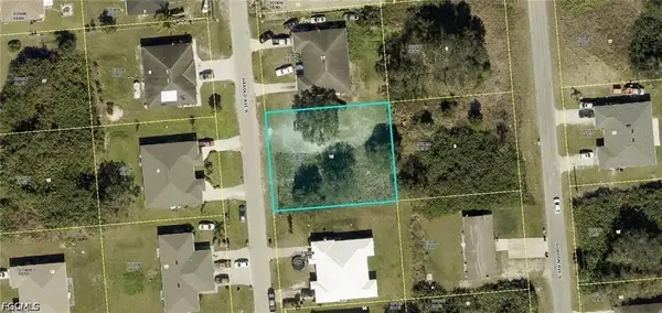 333/335 Harold Avenue S, Lehigh Acres, FL 33973