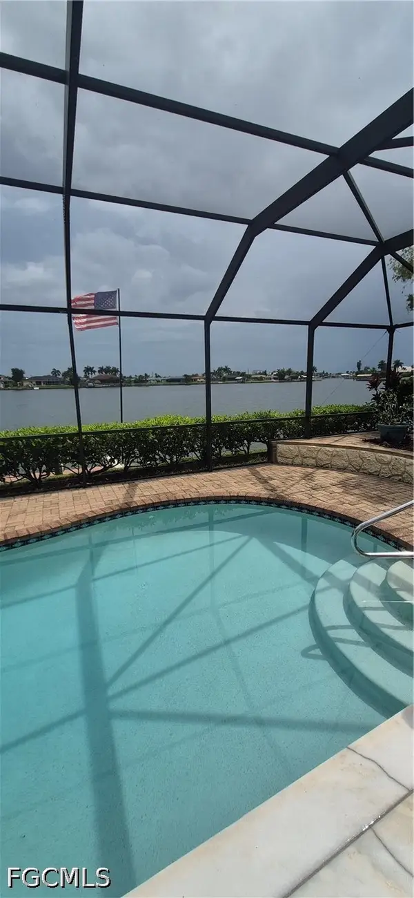 412 Cape Coral Parkway W, Cape Coral, FL 33914