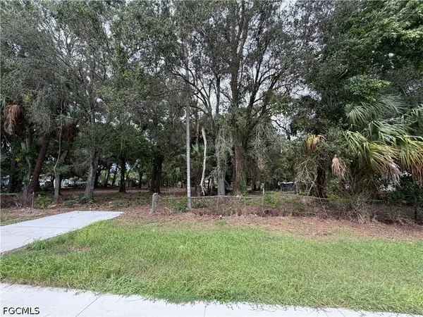 Adams Avenue W, Immokalee, FL 33935