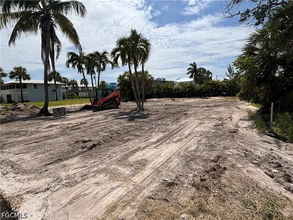 126 Mandalay Road, Fort Myers Beach, FL 33931