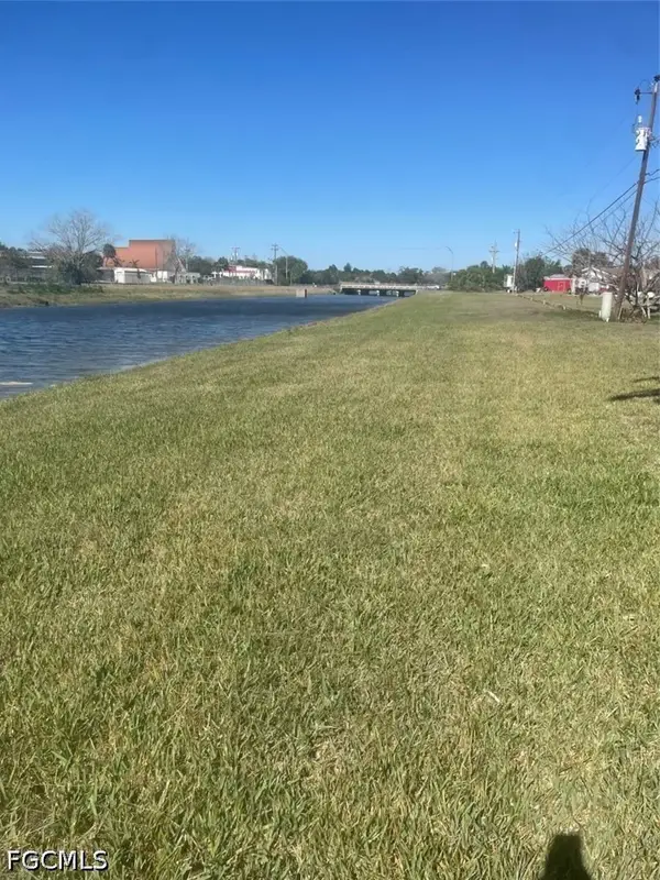 1927 NW 9th Place, Cape Coral, FL 33993