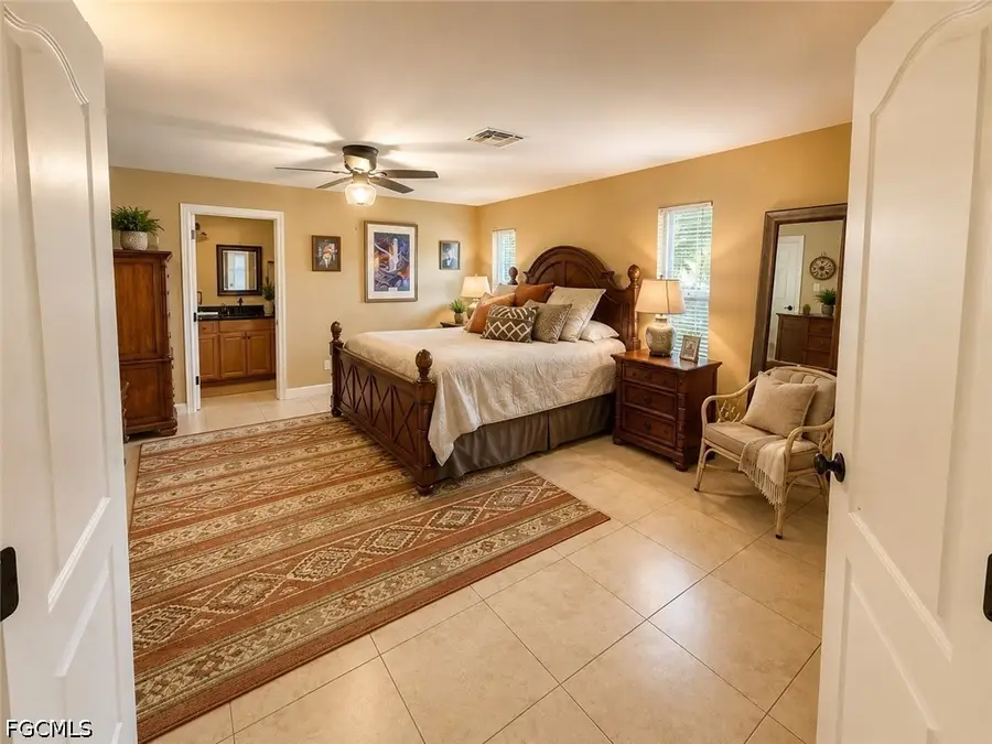 922 SE 1st Place, Cape Coral, FL 33990 - #3