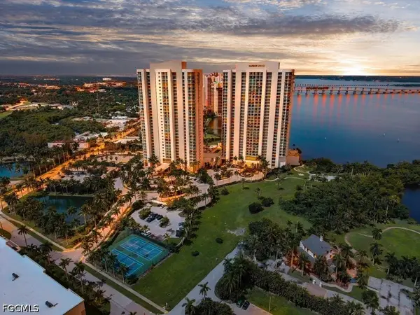 3000 Oasis Grand Boulevard #1407, Fort Myers, FL 33916