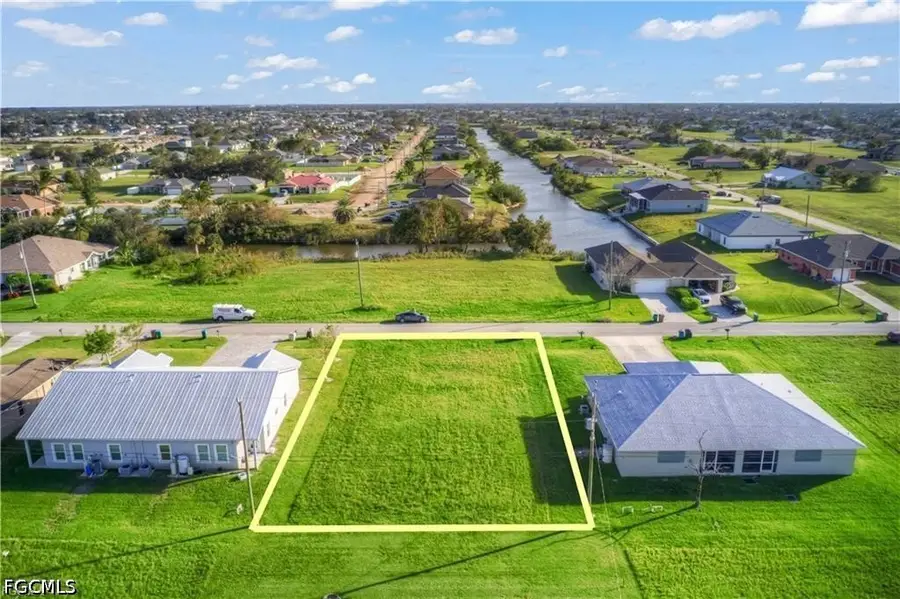 833 NE 15th Lane, Cape Coral, FL 33909 - #3