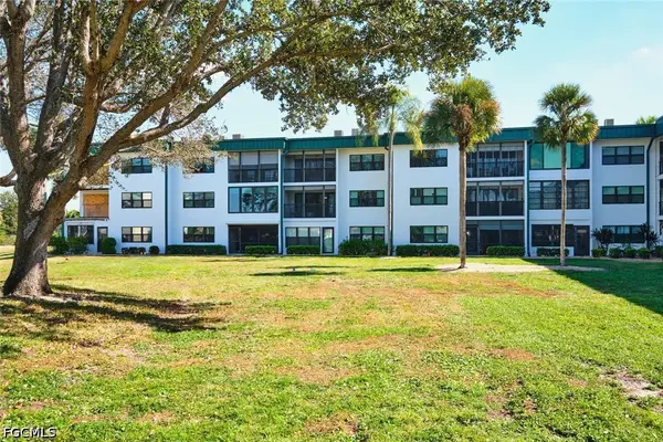 1747 Pebble Beach Drive #302, Fort Myers, FL 33907