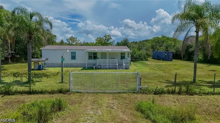 735 N Granja Street, Clewiston, FL 33440 - #2