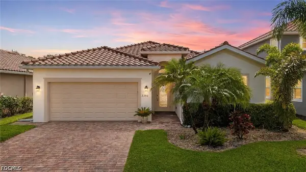 2390 Heydon Circle E, Naples, FL 34120